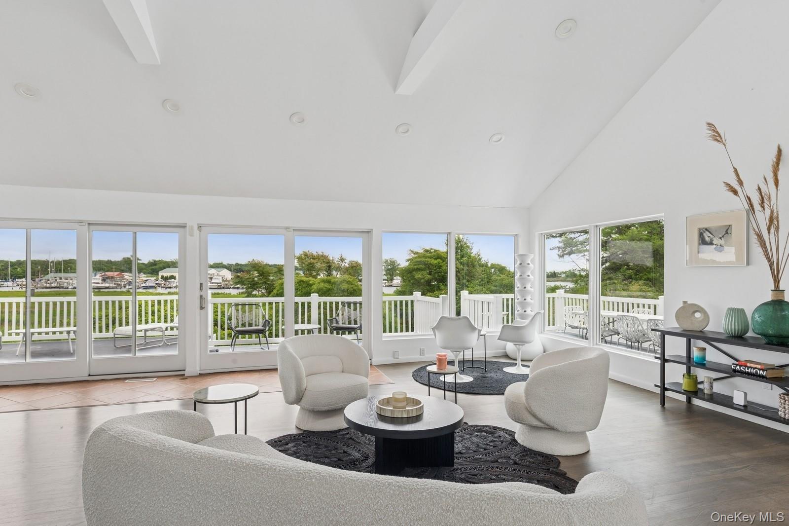 #3 photo, 333 Roe Avenue, サフォーク郡 East Patchogue , NY 11772