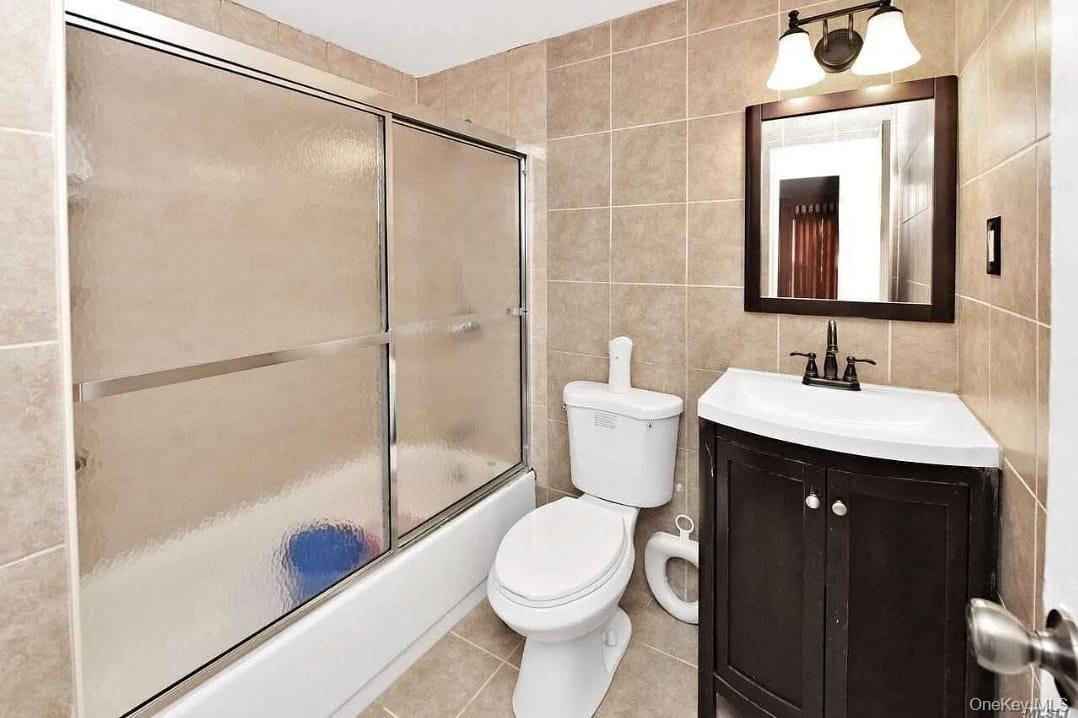 #8 photo, 2d Valley Forge Court, Ridge , NY 11961