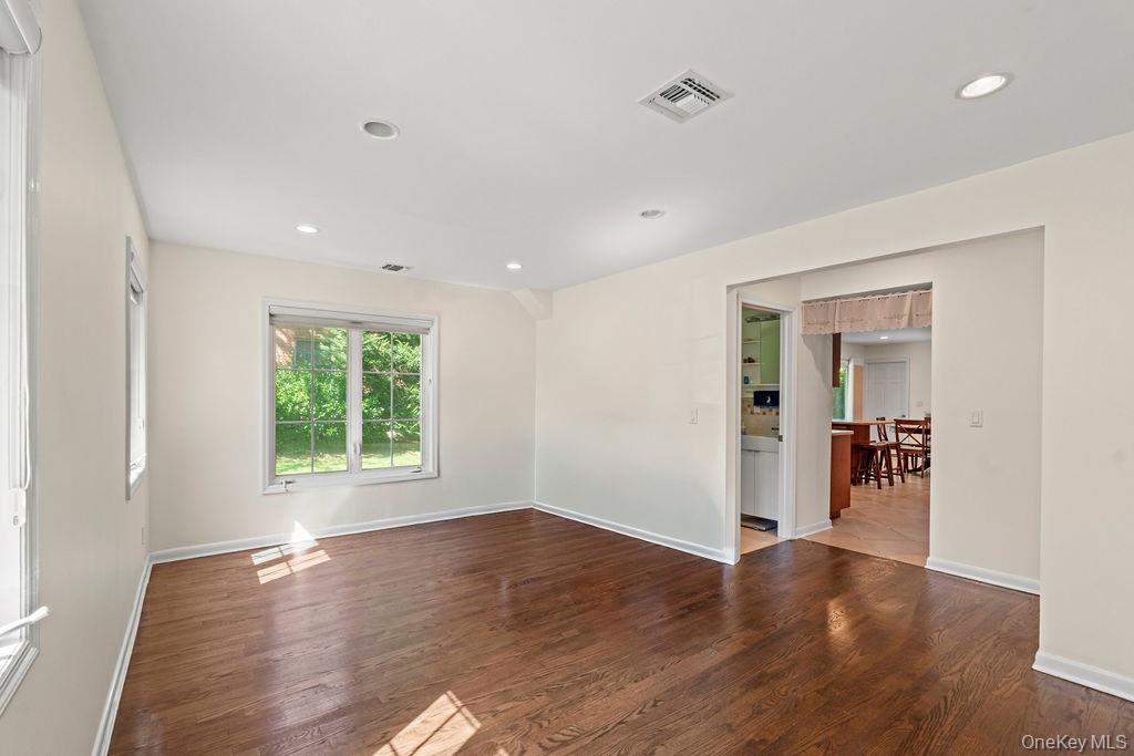 #16 photo, 60 Plymouth Road, Great Neck Plaza , NY 11023