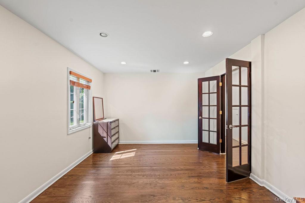 #17 photo, 60 Plymouth Road, Great Neck Plaza , NY 11023