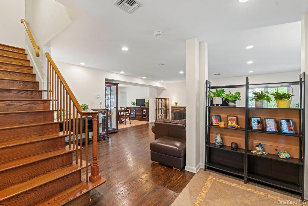 #20 photo, 60 Plymouth Road, Great Neck Plaza , NY 11023