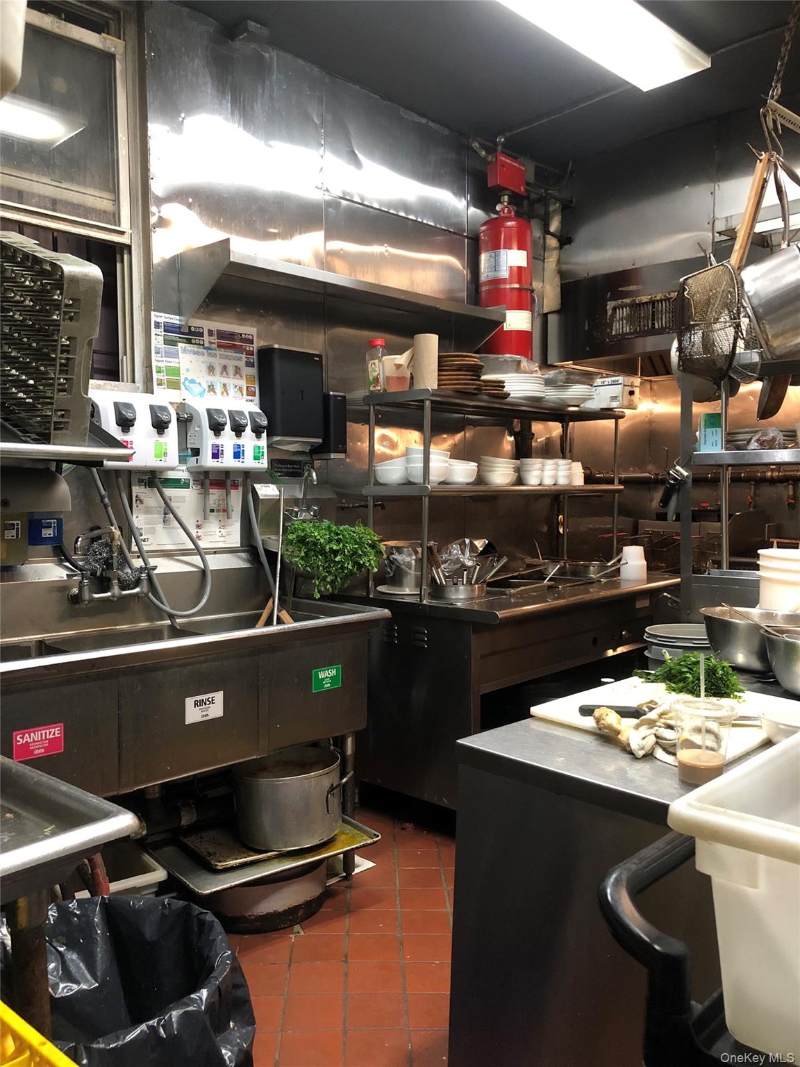 #4 photo, 67-22 Roosevelt Avenue, Woodside , NY 11377