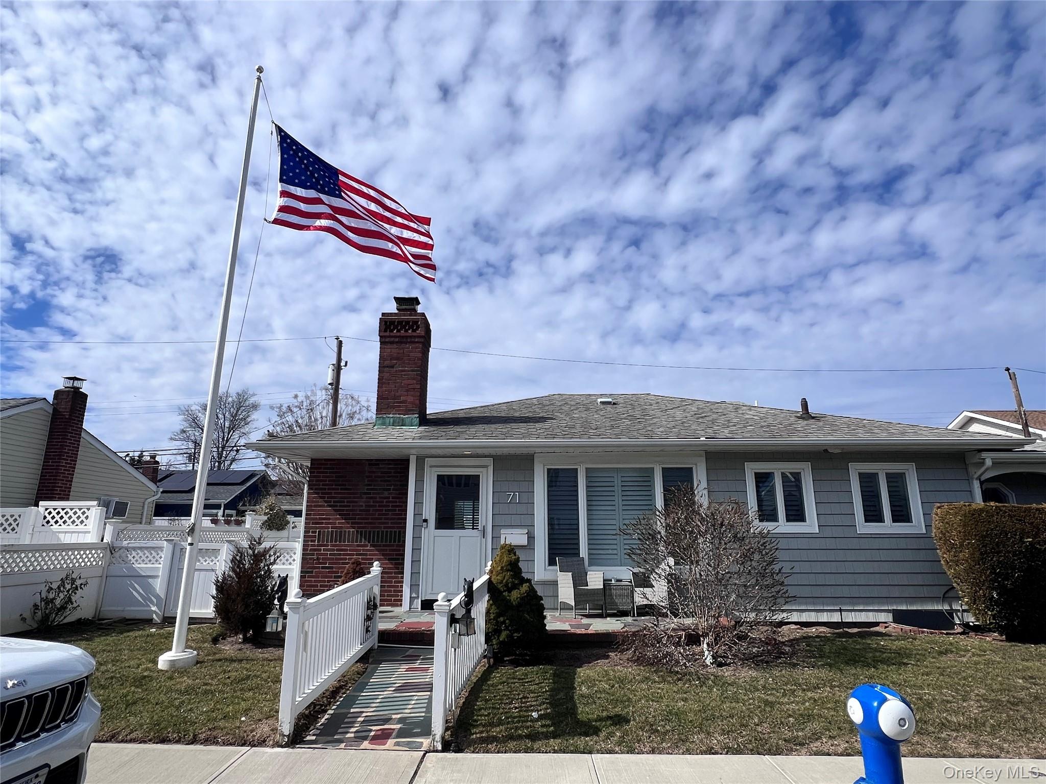 #1 photo, 71 Boyd Street, नासाउ काउंटी Long Beach , NY 11561