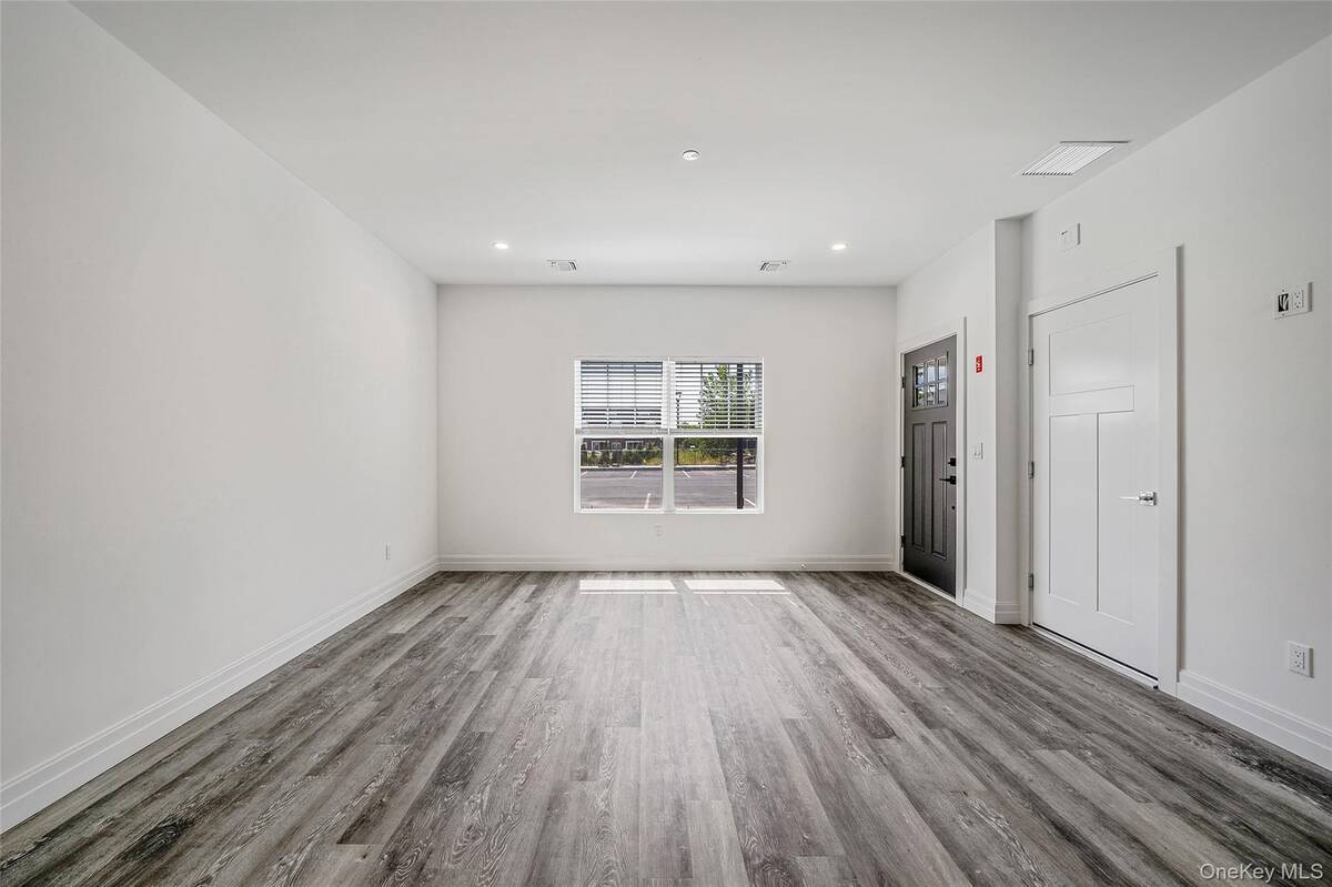 #10 photo, 103 Dover Street, サフォーク郡 Central Islip , NY 11722