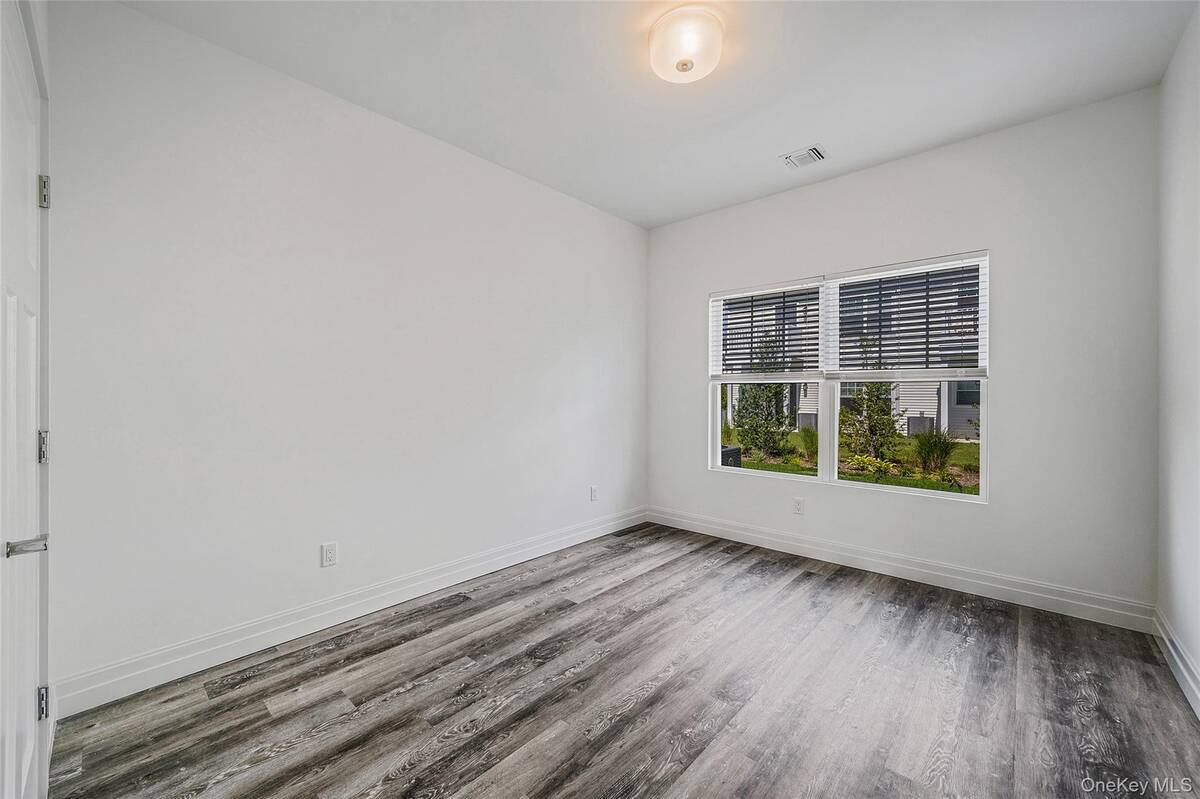 #16 photo, 103 Dover Street, サフォーク郡 Central Islip , NY 11722