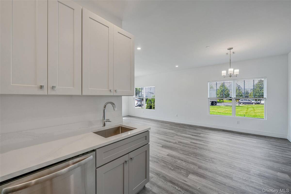 #14 photo, 101 Dover Street, サフォーク郡 Central Islip , NY 11722