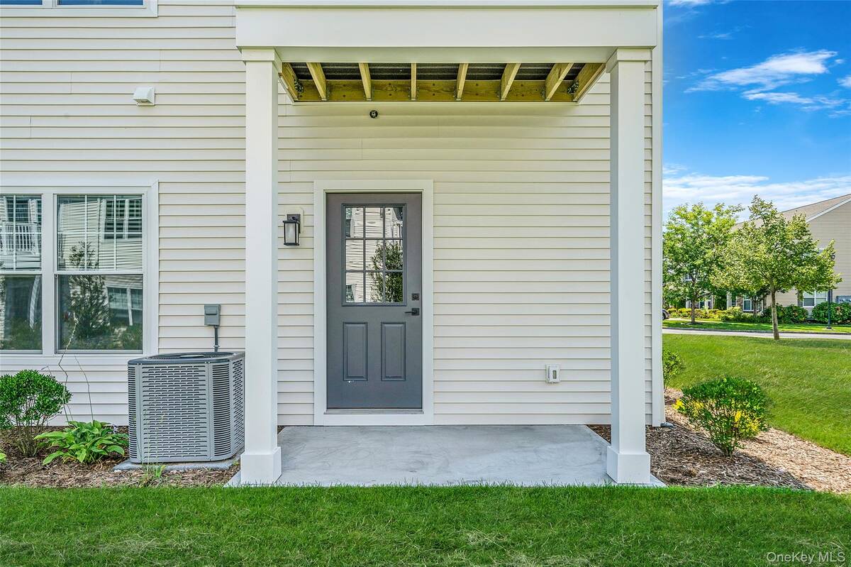 #24 photo, 101 Dover Street, サフォーク郡 Central Islip , NY 11722