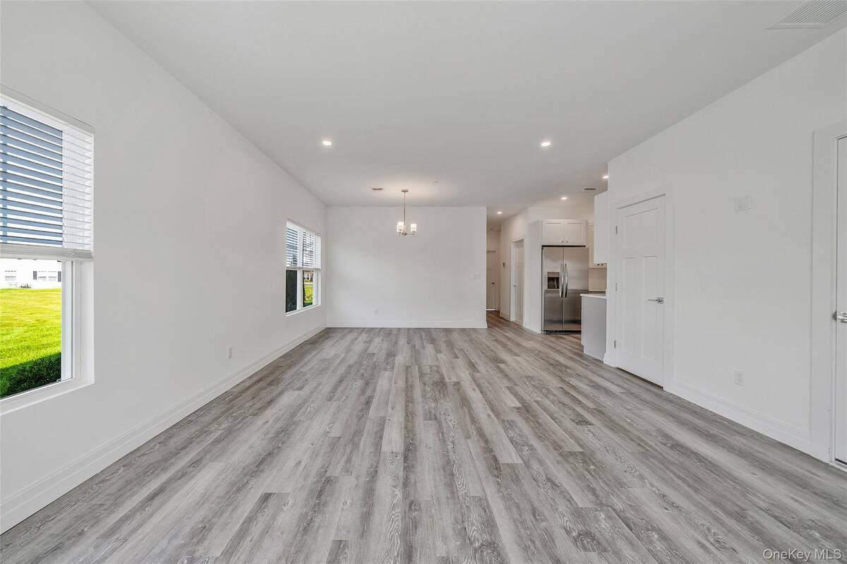 #7 photo, 101 Dover Street, サフォーク郡 Central Islip , NY 11722