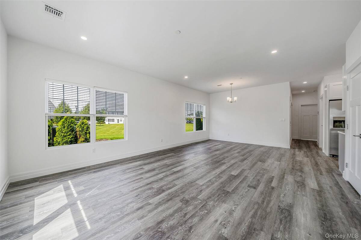 #9 photo, 101 Dover Street, サフォーク郡 Central Islip , NY 11722