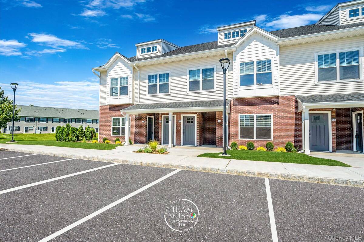 #1 photo, 104 Dover Street, サフォーク郡 Central Islip , NY 11722