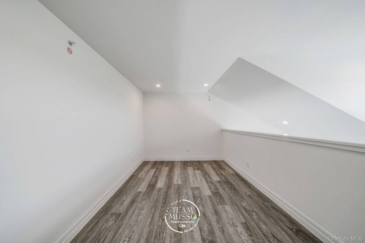 #16 photo, 104 Dover Street, サフォーク郡 Central Islip , NY 11722