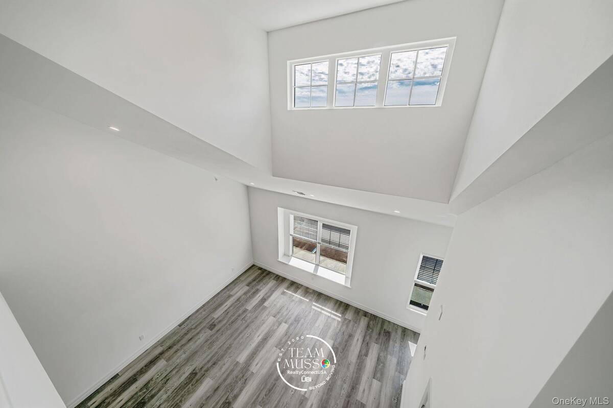 #17 photo, 104 Dover Street, サフォーク郡 Central Islip , NY 11722