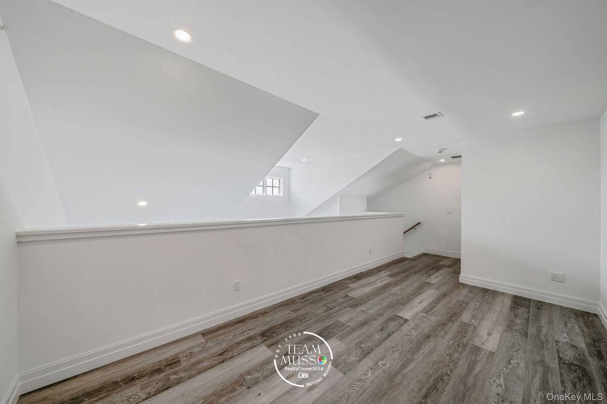 #18 photo, 104 Dover Street, サフォーク郡 Central Islip , NY 11722