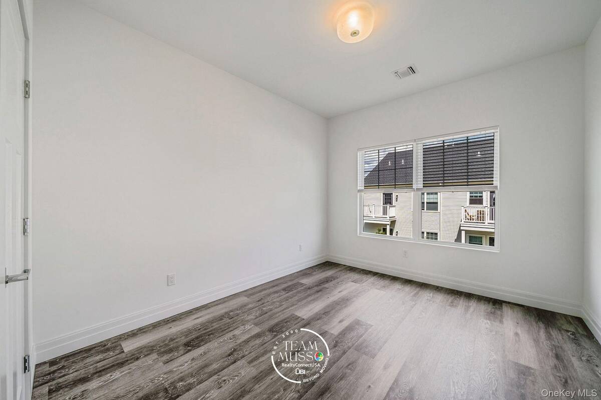 #19 photo, 104 Dover Street, サフォーク郡 Central Islip , NY 11722