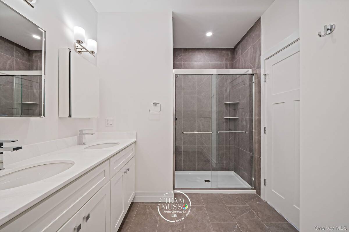 #23 photo, 104 Dover Street, サフォーク郡 Central Islip , NY 11722