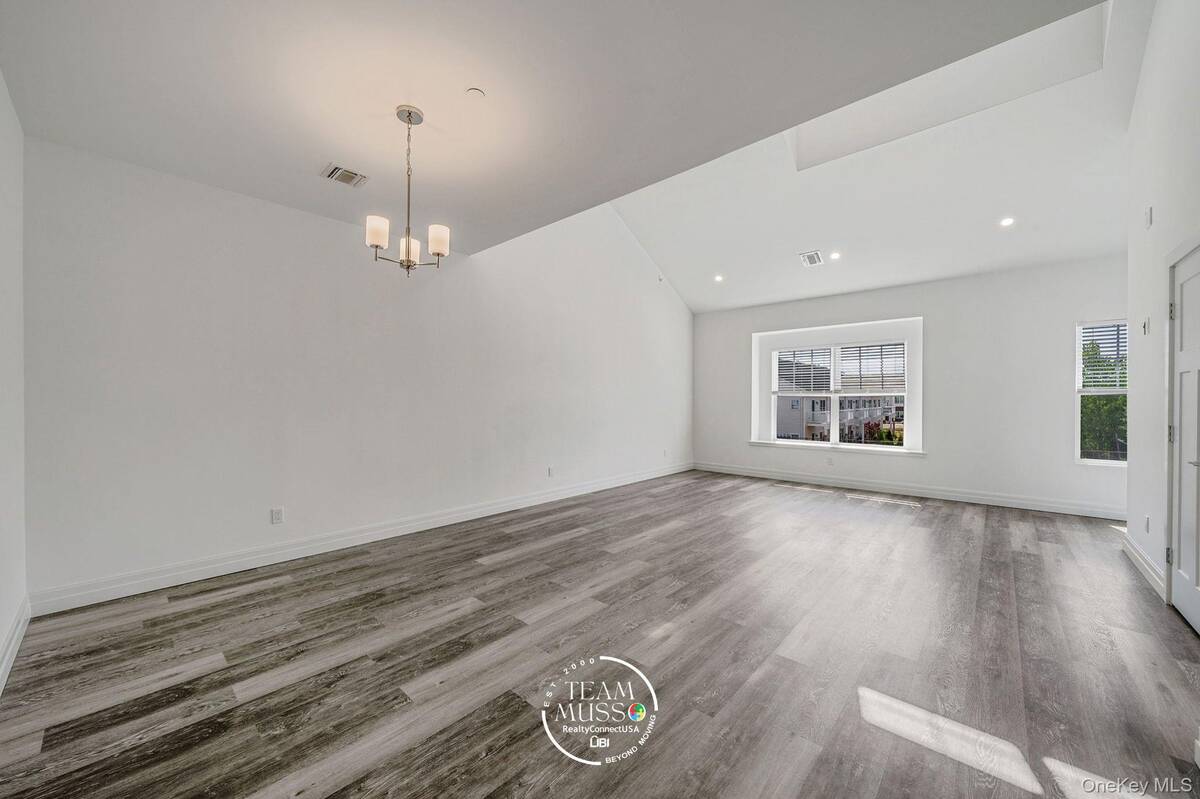 #6 photo, 104 Dover Street, サフォーク郡 Central Islip , NY 11722