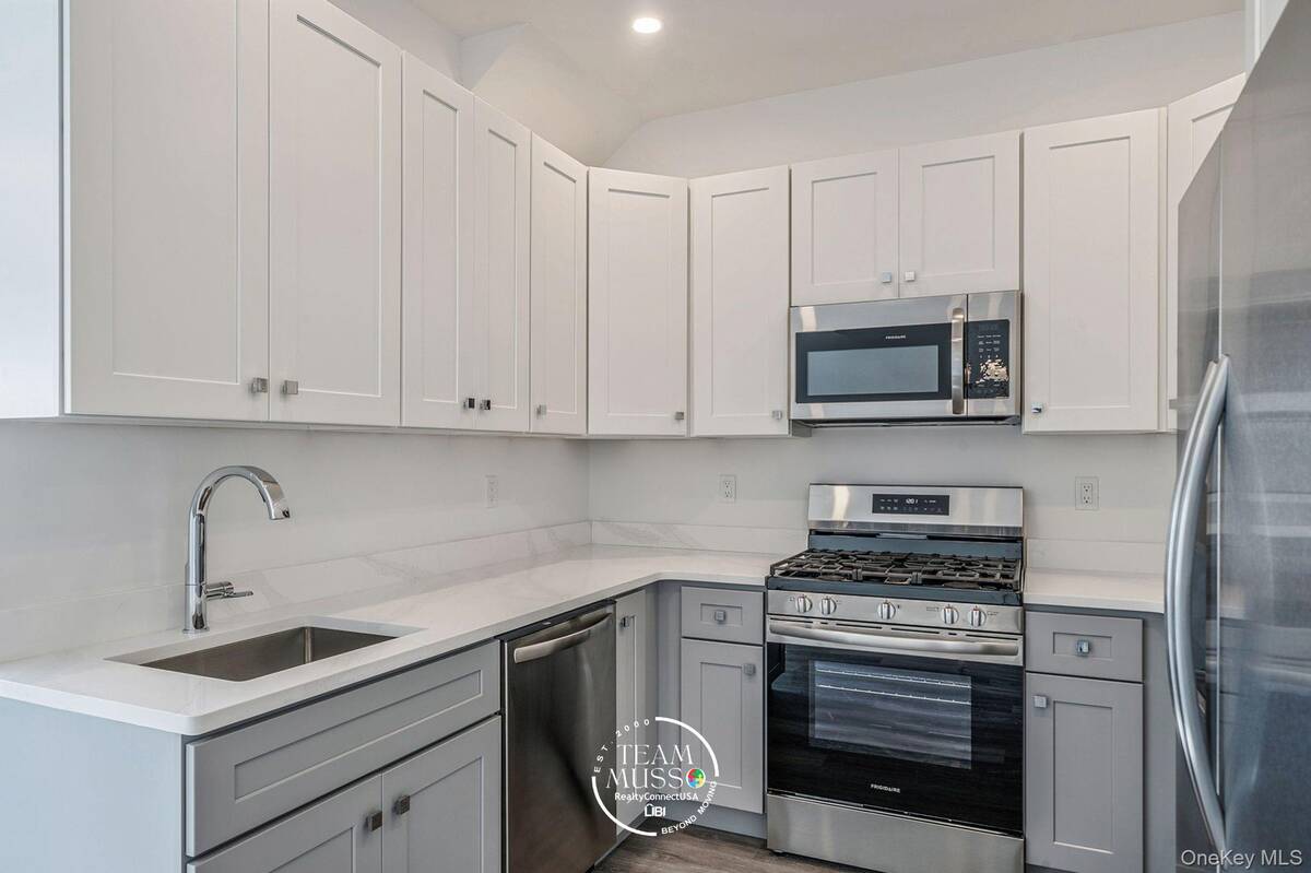 #8 photo, 104 Dover Street, サフォーク郡 Central Islip , NY 11722