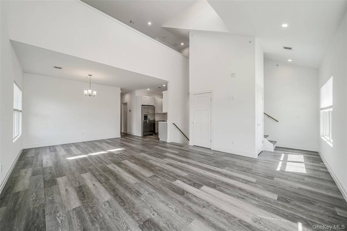 #12 photo, 102 Dover Street, サフォーク郡 Central Islip , NY 11722