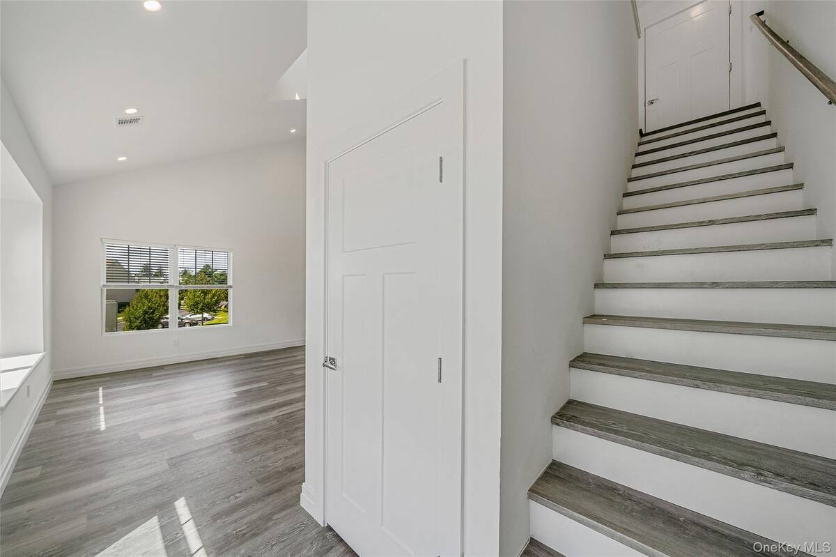 #15 photo, 102 Dover Street, サフォーク郡 Central Islip , NY 11722