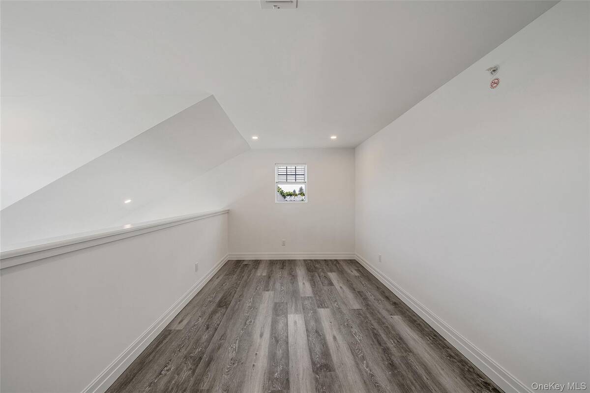 #17 photo, 102 Dover Street, サフォーク郡 Central Islip , NY 11722