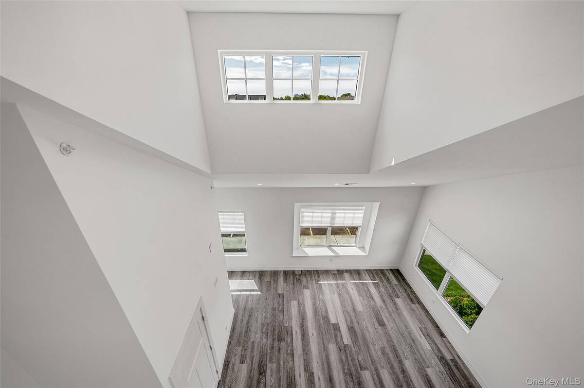 #18 photo, 102 Dover Street, サフォーク郡 Central Islip , NY 11722