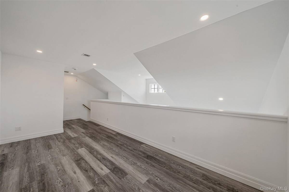 #19 photo, 102 Dover Street, サフォーク郡 Central Islip , NY 11722