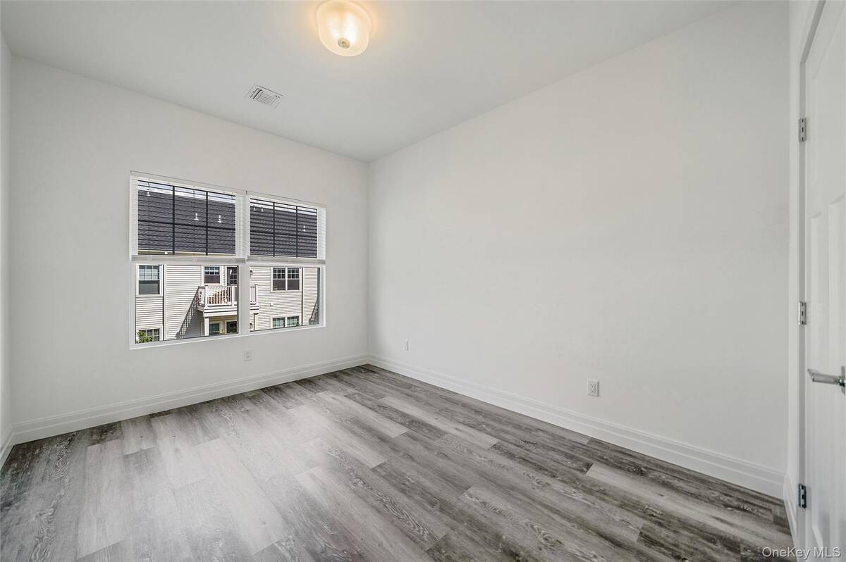 #20 photo, 102 Dover Street, サフォーク郡 Central Islip , NY 11722