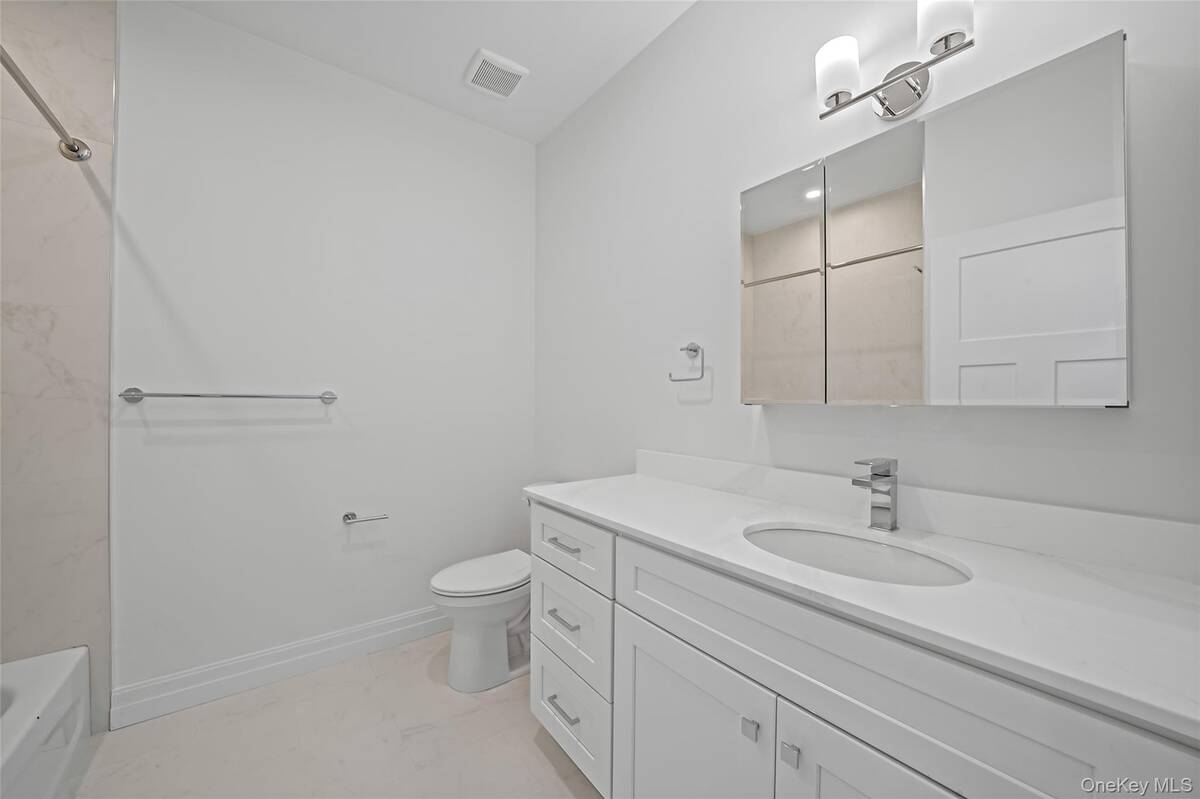 #23 photo, 102 Dover Street, サフォーク郡 Central Islip , NY 11722