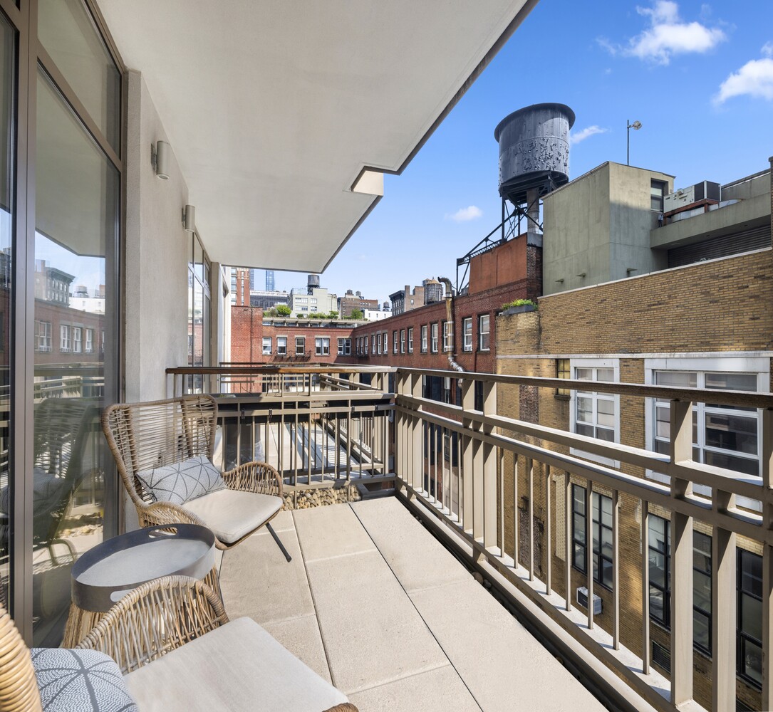 #8 photo, 124 W 23RD Street, Chelsea , NY 10011