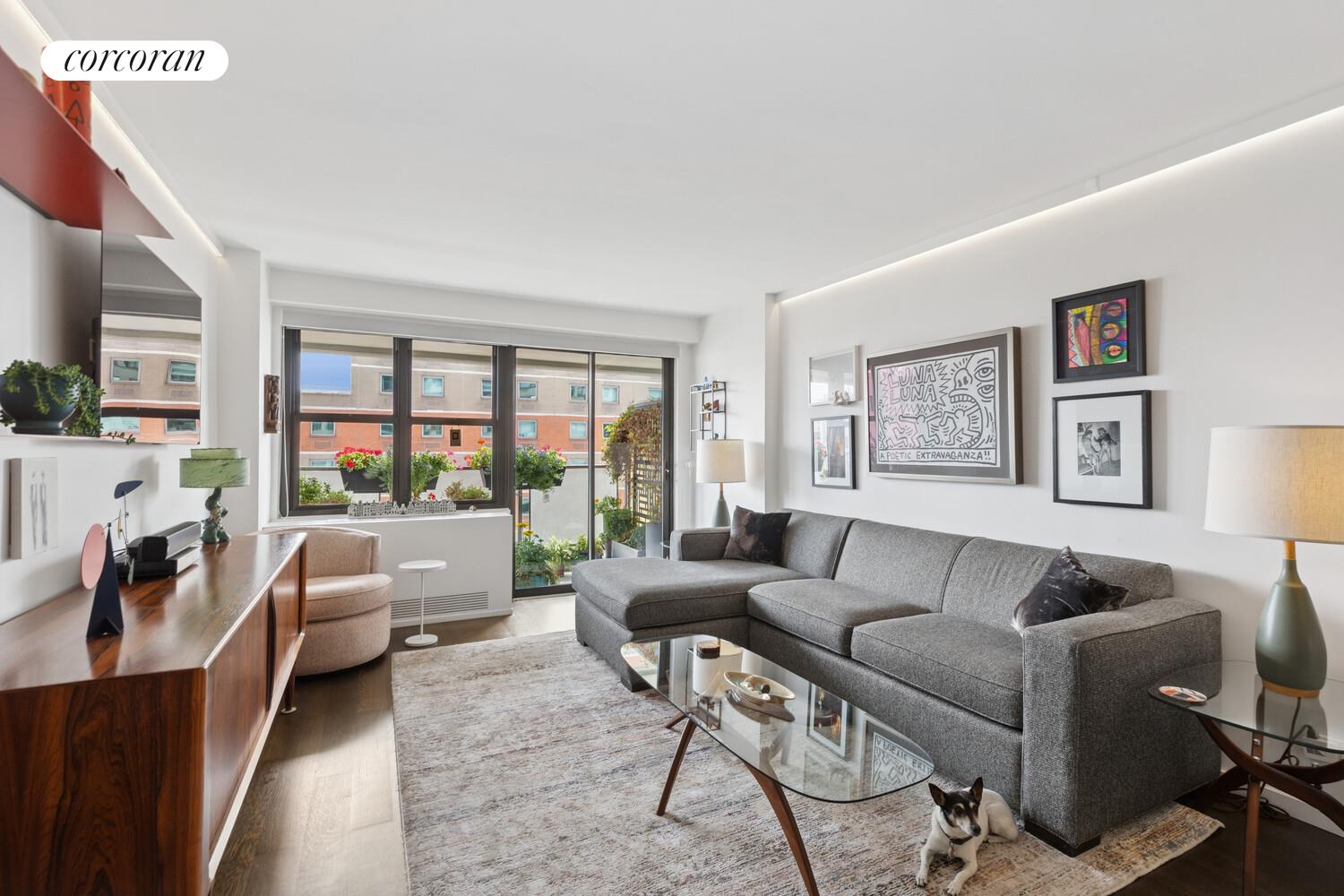 #1 photo, 115 E 9TH Street, मैनहटन East Village , NY 10003