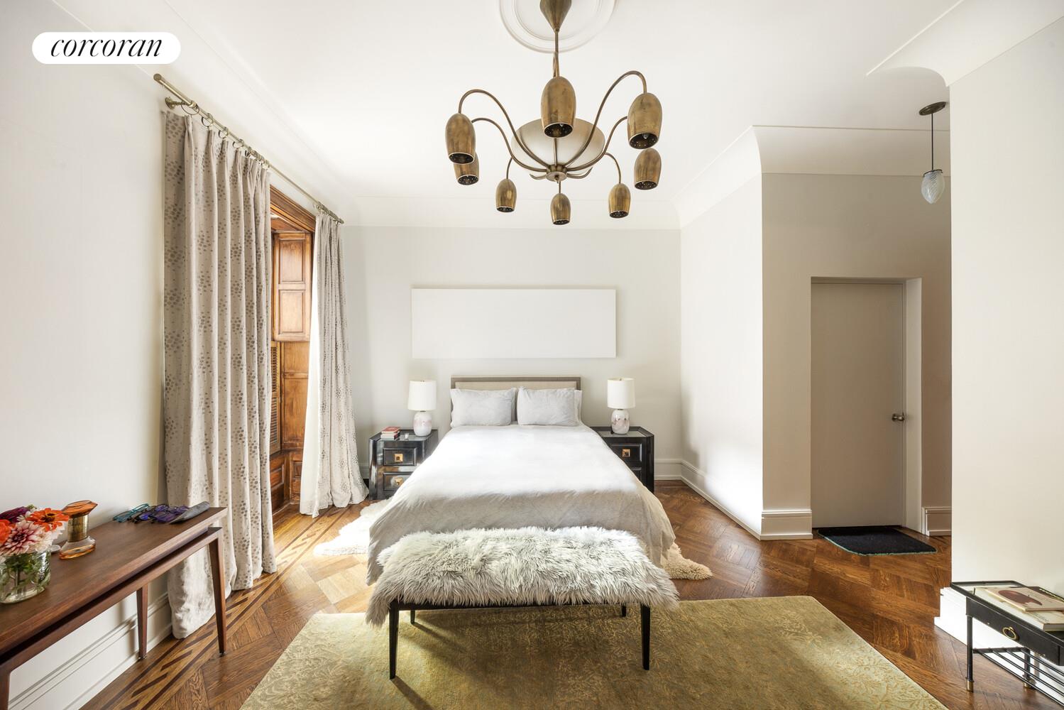 #18 photo, 22 W 70TH Street, Lincoln Square , NY 10023