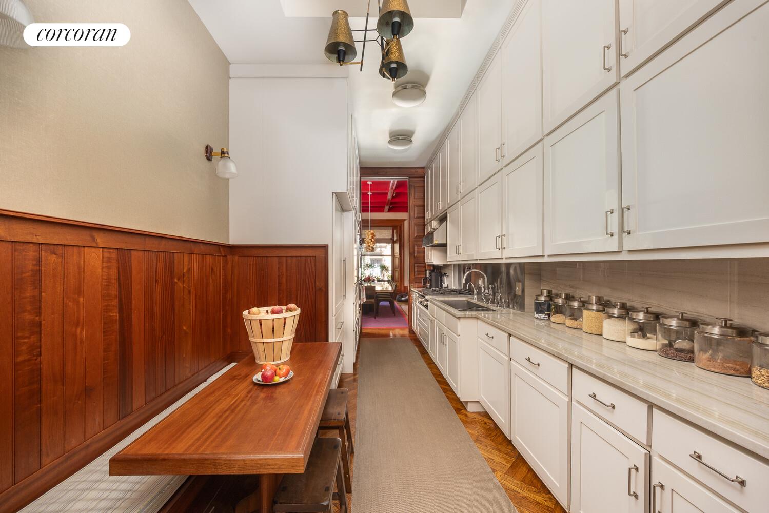 #5 photo, 22 W 70TH Street, Lincoln Square , NY 10023