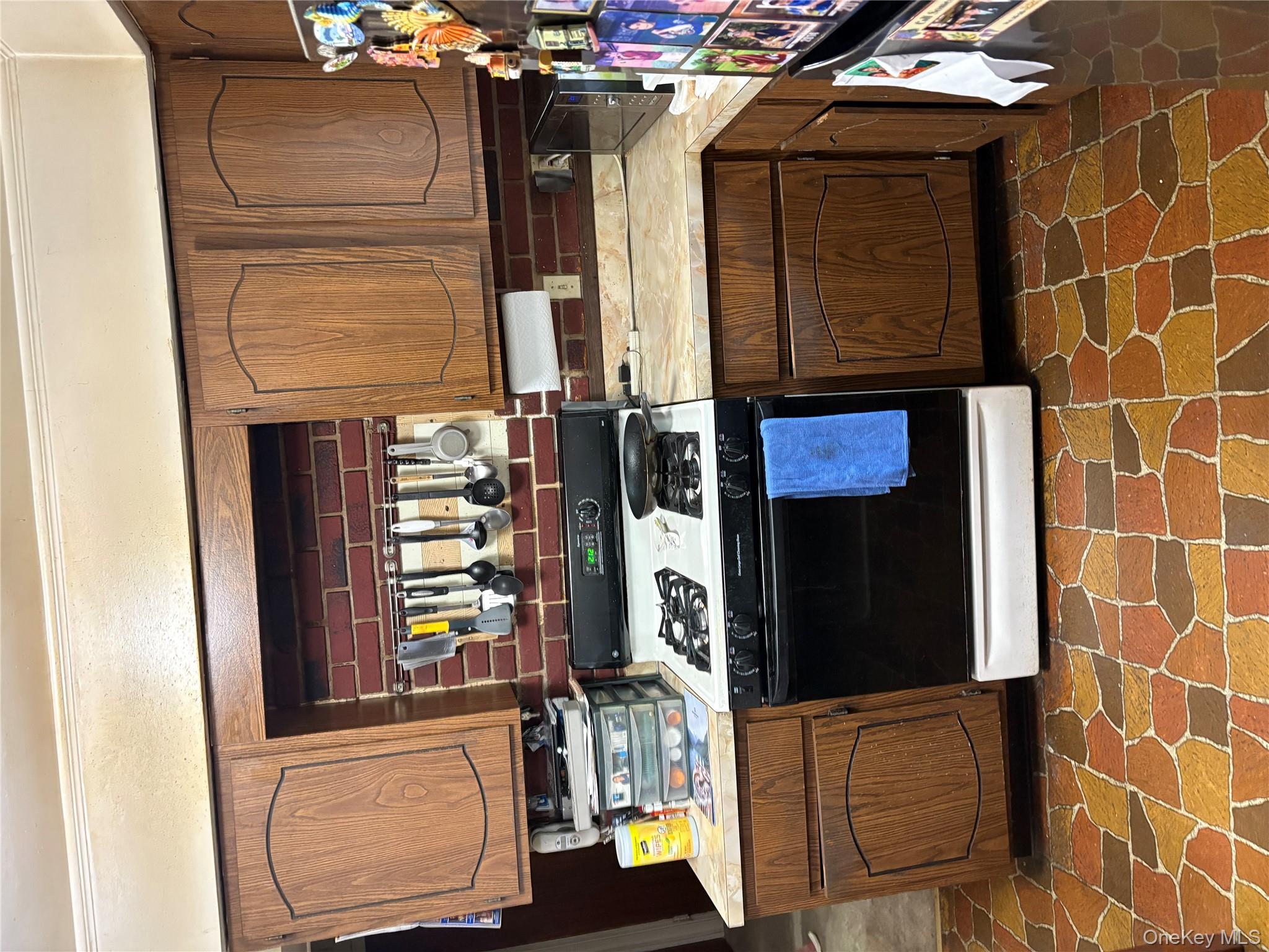 #4 photo, 205 Kimball Terrace, Yonkers , NY 10704