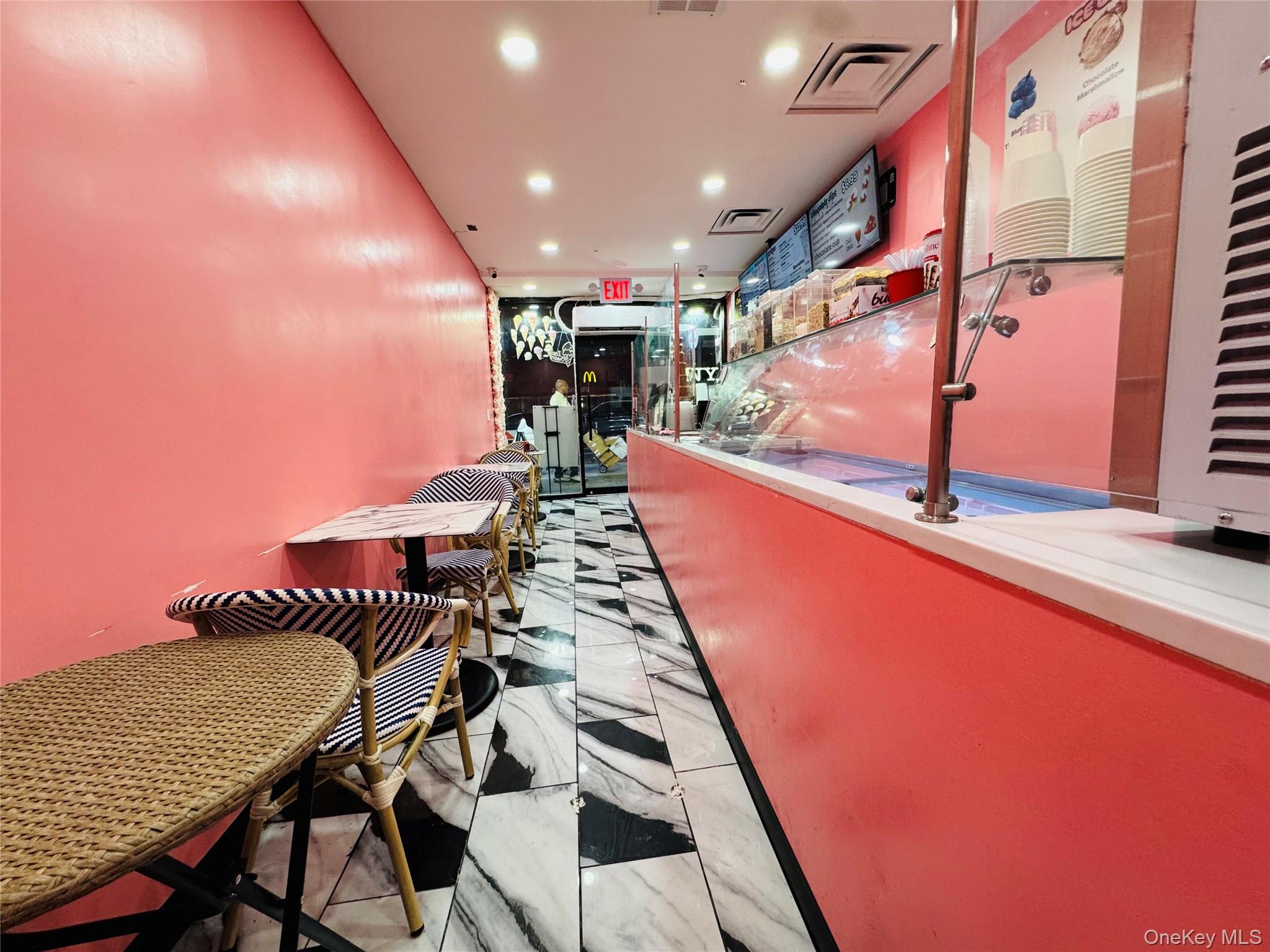 #8 photo, 1656 broadway, マンハッタン New York (Manhattan) , NY 10019