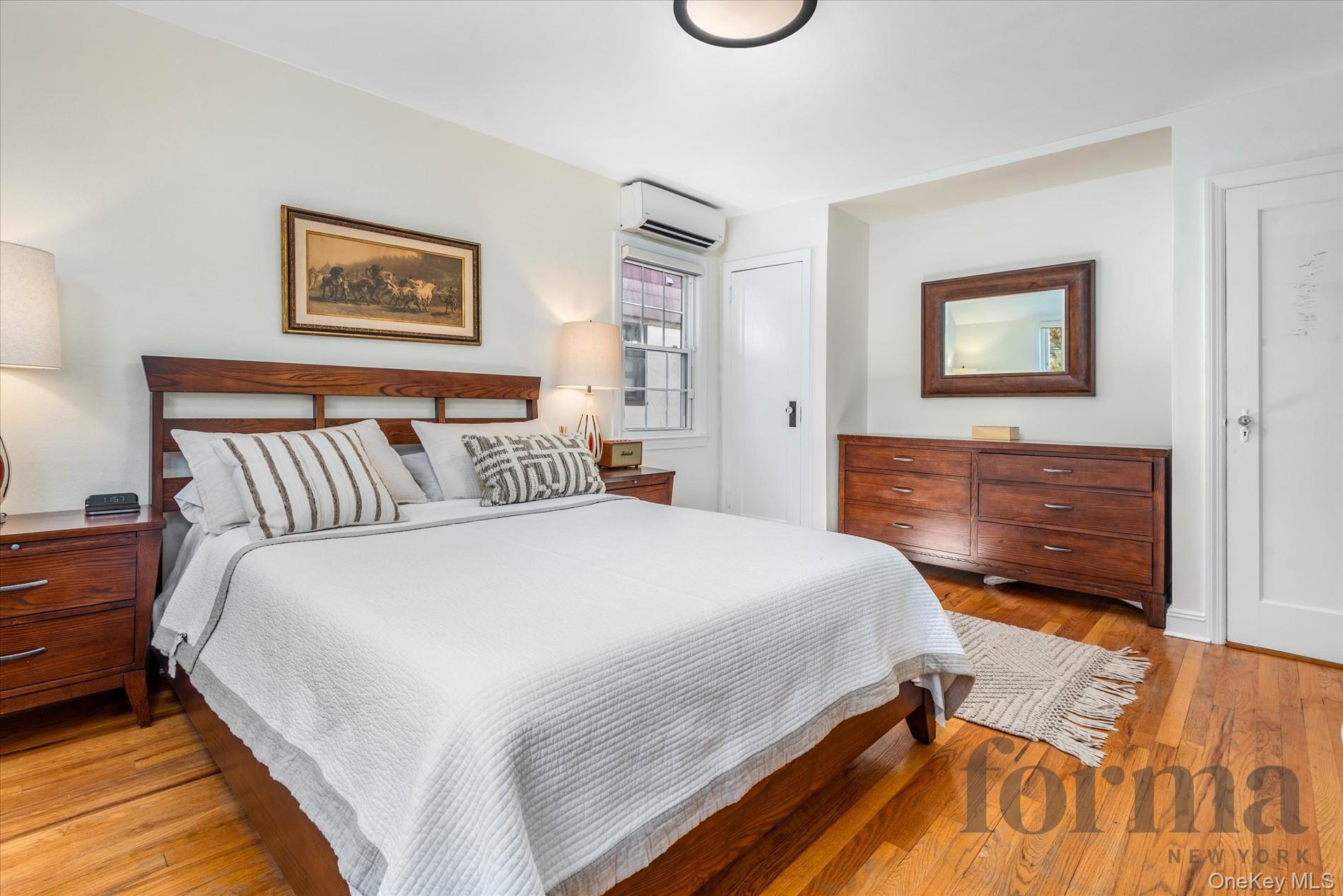 #16 photo, 5022 Overbrook Street, Douglaston , NY 11362