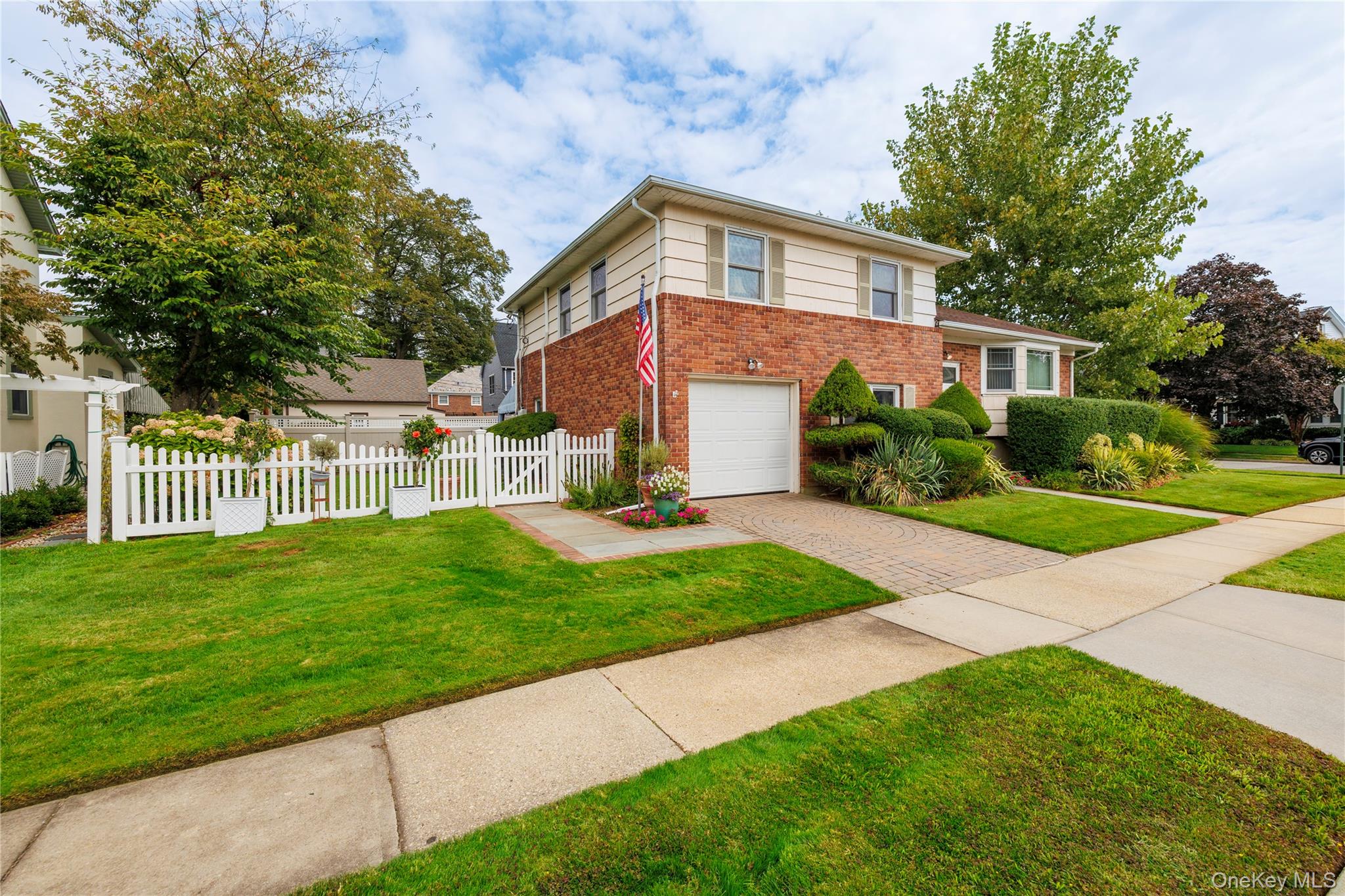 #1 photo, 35 Yorkshire Road, Rockville Centre , NY 11570