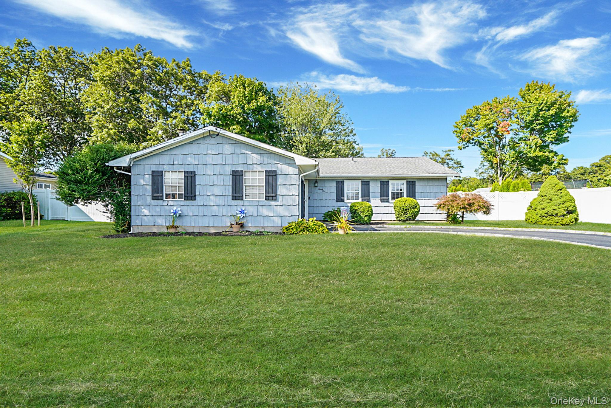 #2 photo, 21 Coleridge Road, Holbrook , NY 11741