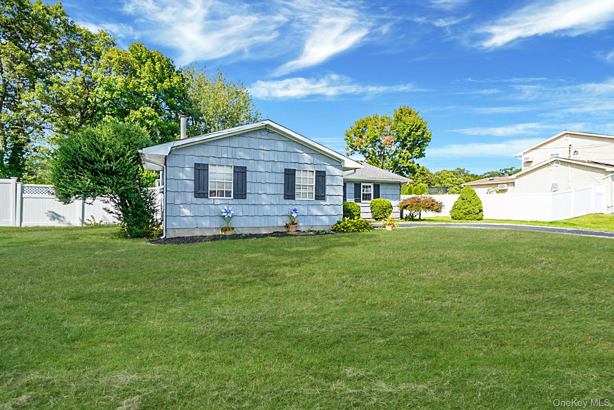 #3 photo, 21 Coleridge Road, Holbrook , NY 11741