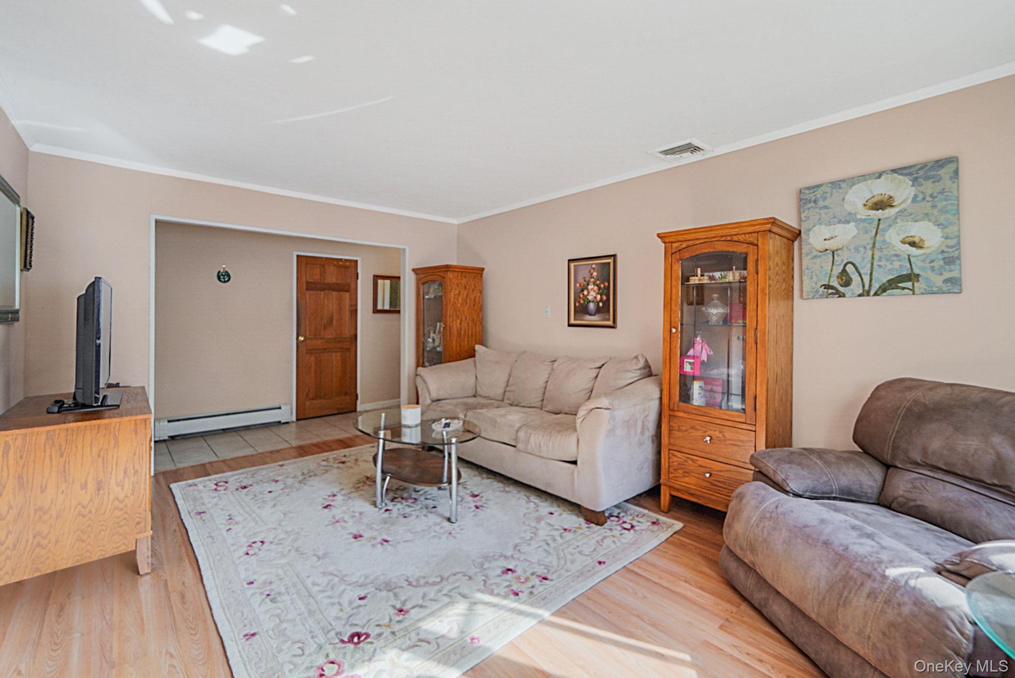 #4 photo, 21 Coleridge Road, Holbrook , NY 11741