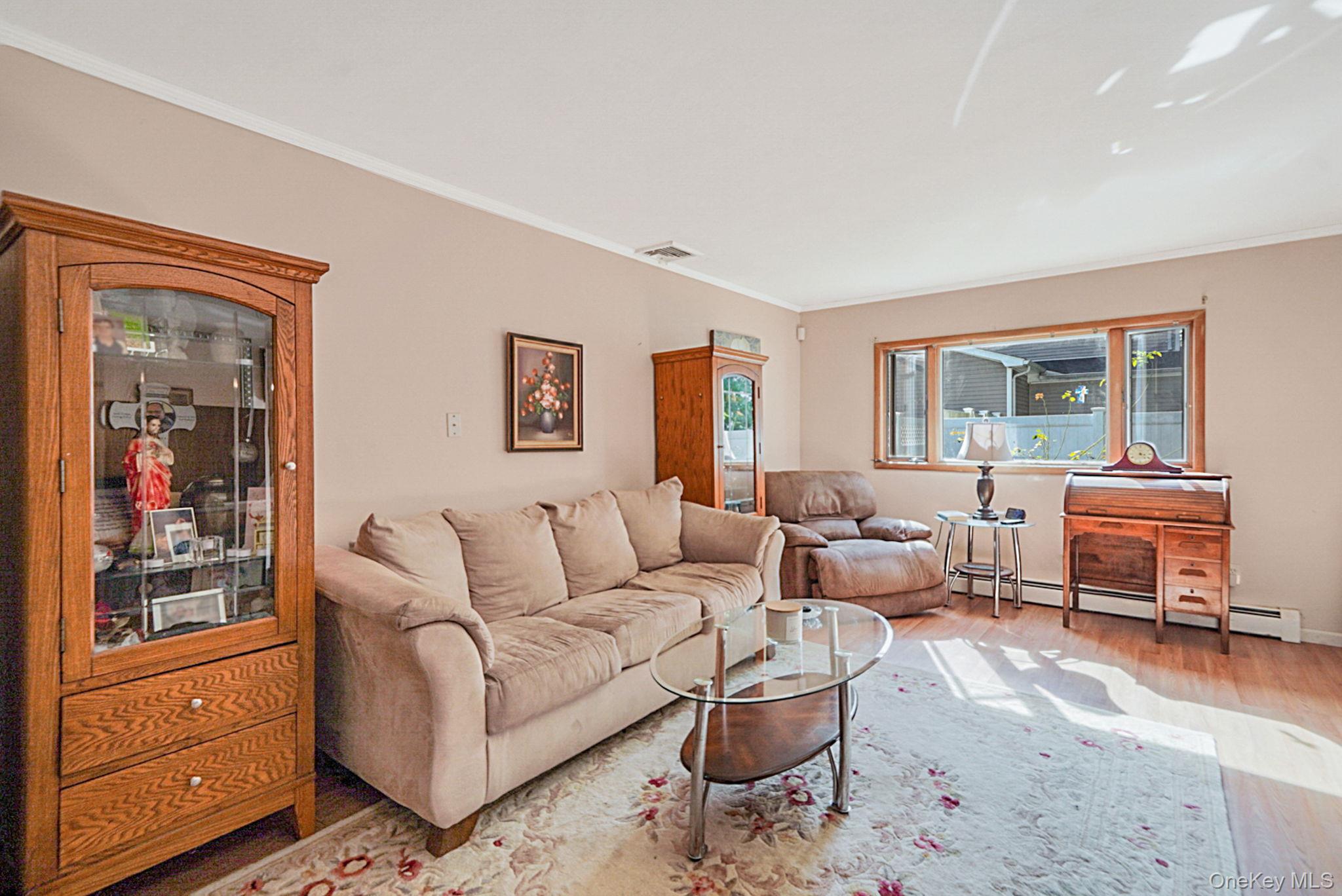 #5 photo, 21 Coleridge Road, Holbrook , NY 11741