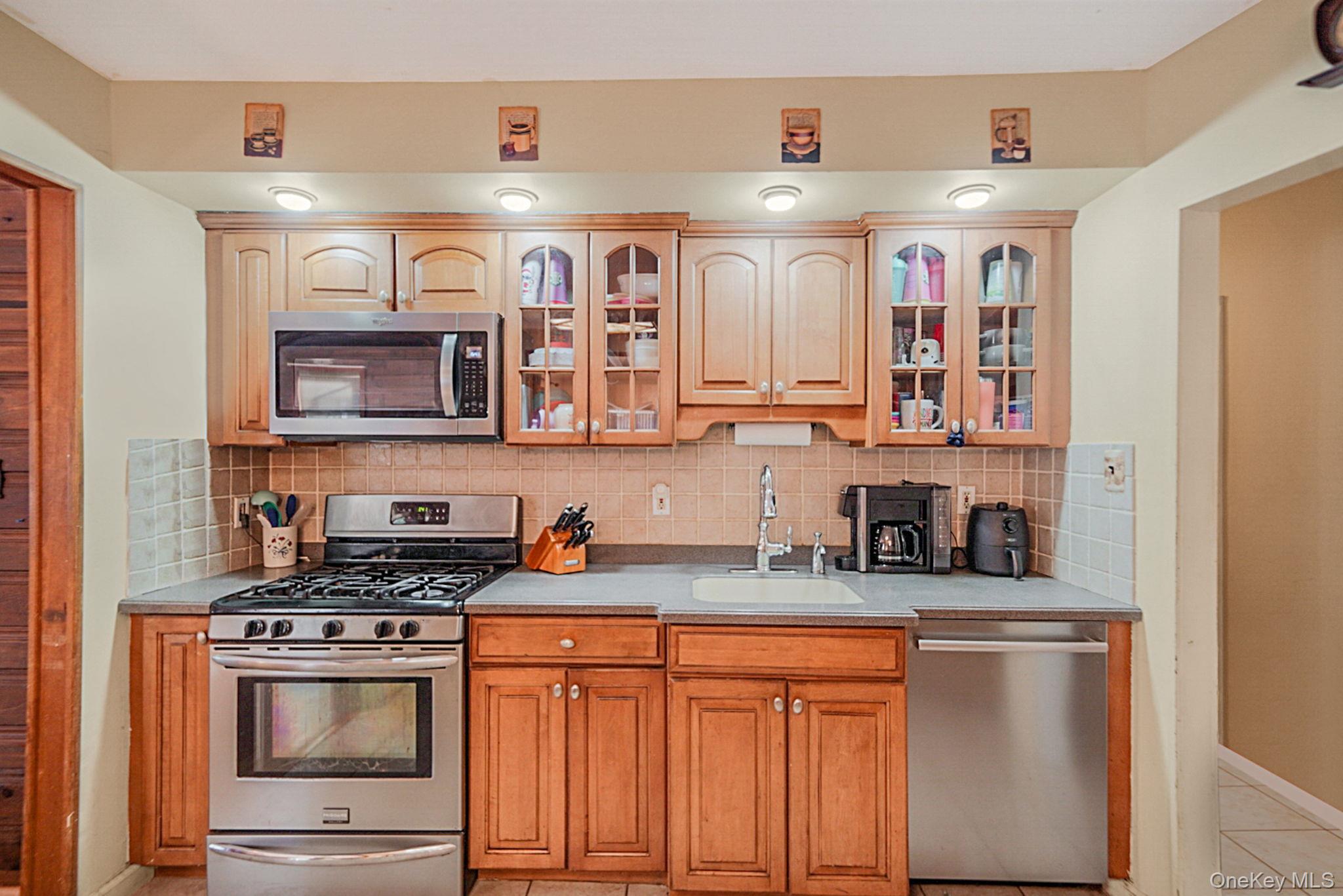 #7 photo, 21 Coleridge Road, Holbrook , NY 11741