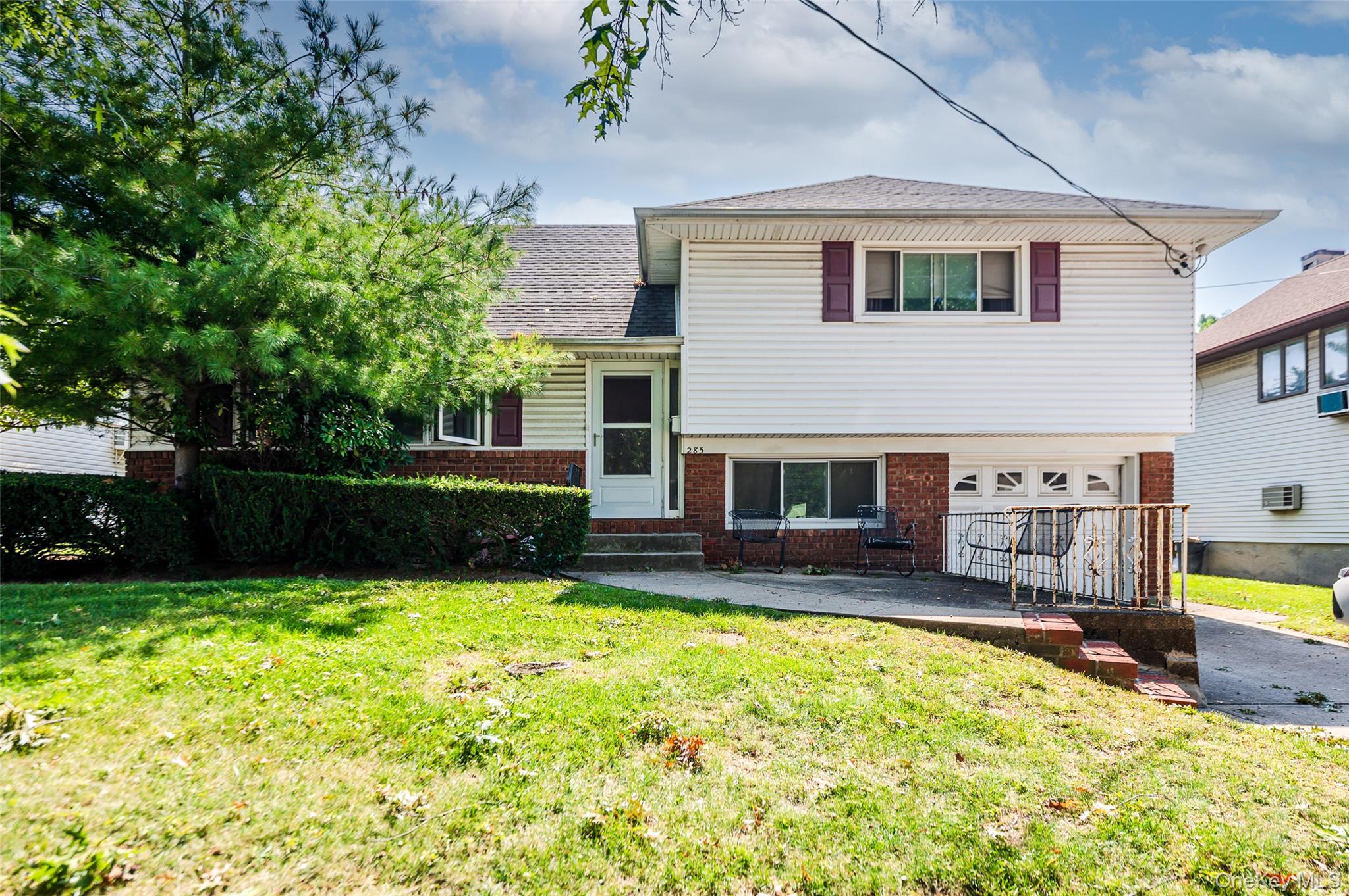 #1 photo, 285 W Waukena Avenue, Oceanside , NY 11572