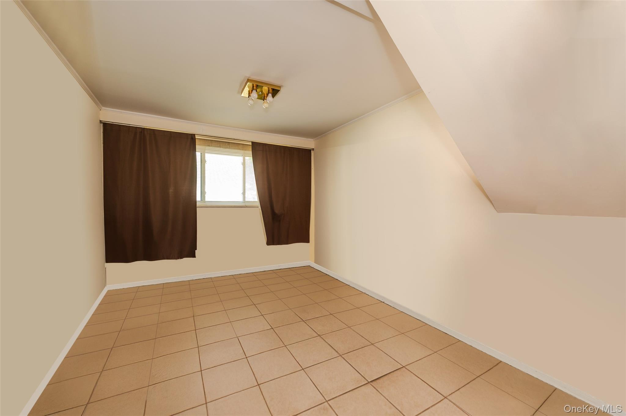 #10 photo, 285 W Waukena Avenue, Oceanside , NY 11572