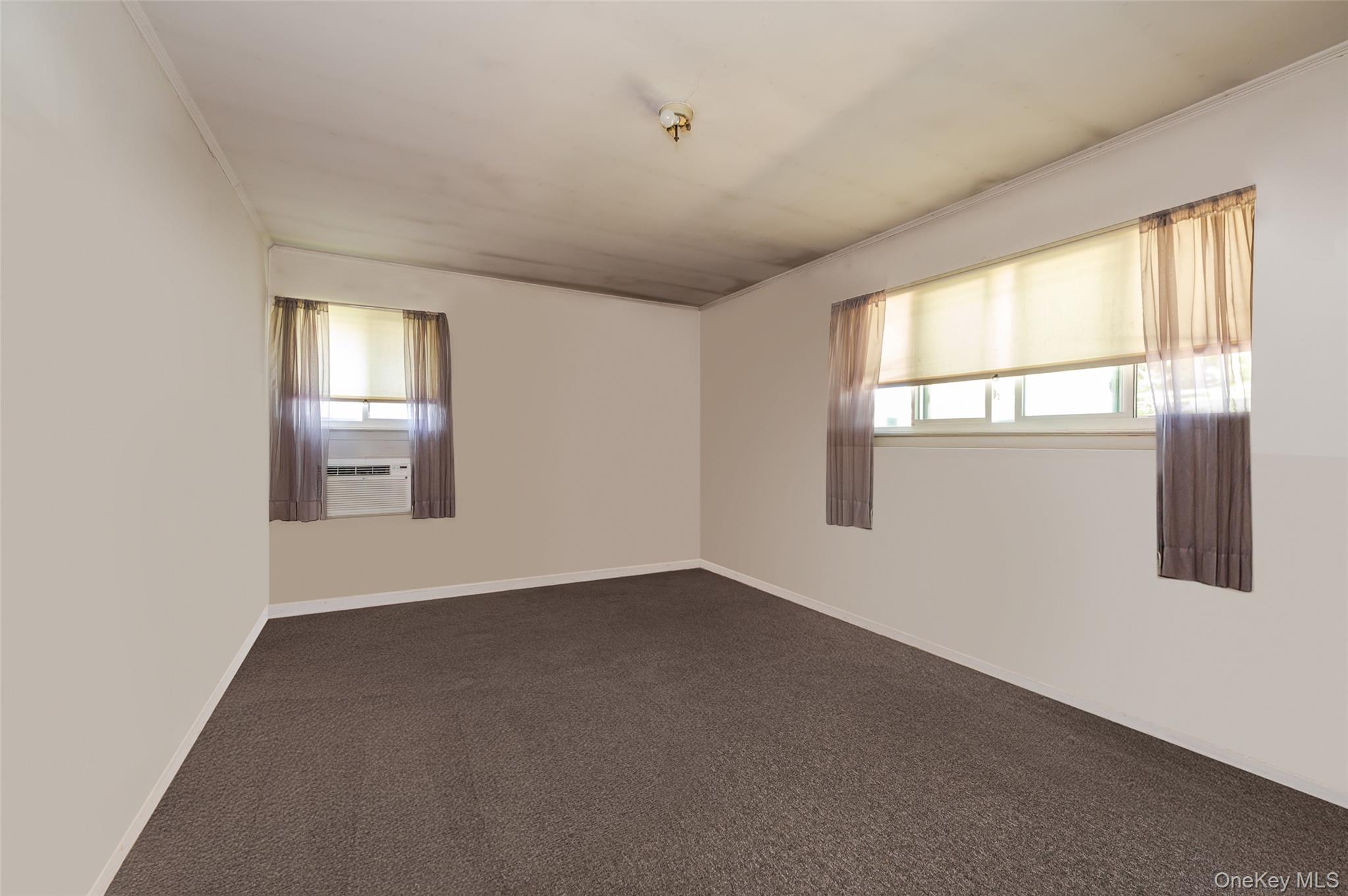 #5 photo, 285 W Waukena Avenue, Oceanside , NY 11572