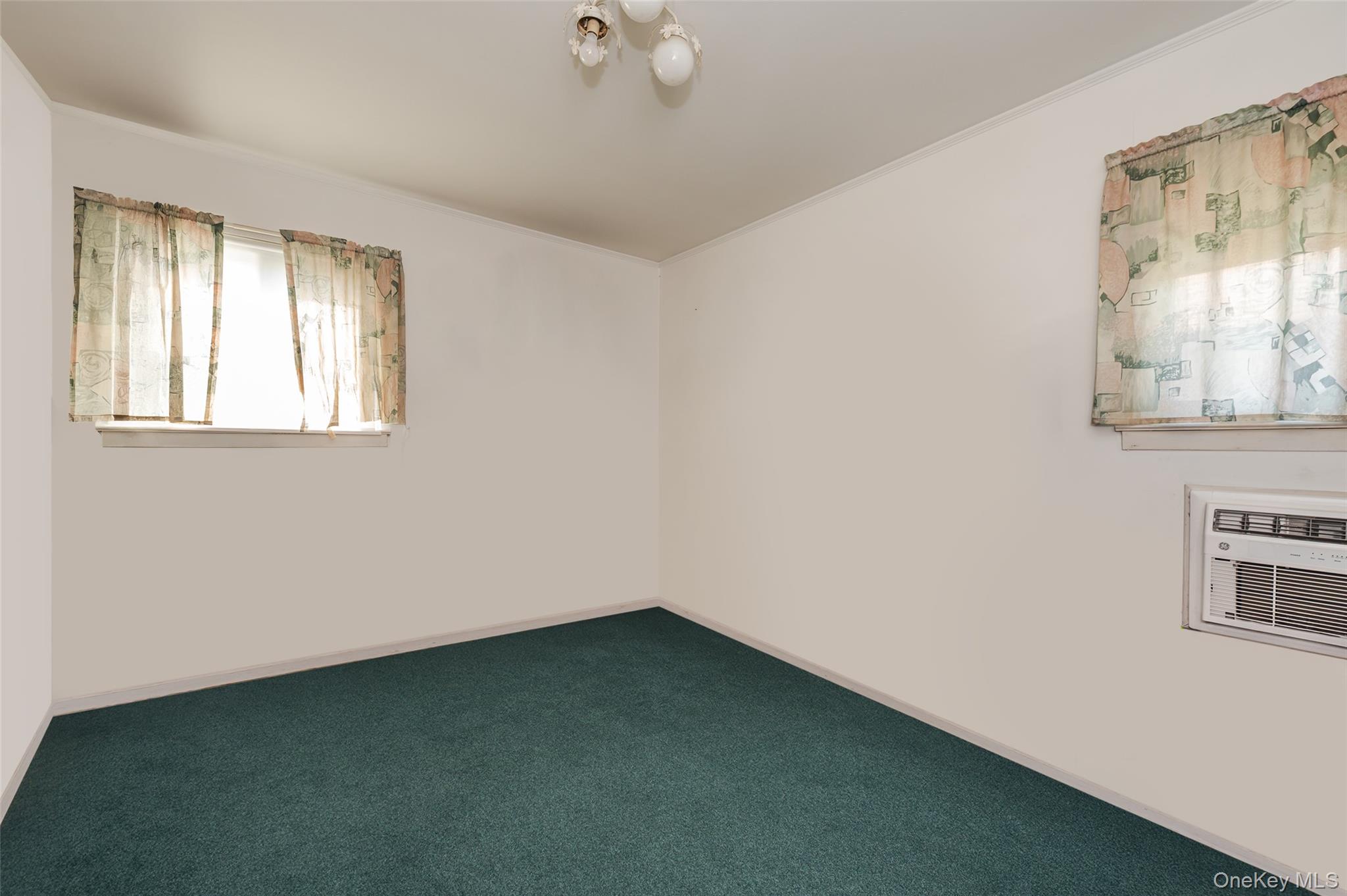 #6 photo, 285 W Waukena Avenue, Oceanside , NY 11572