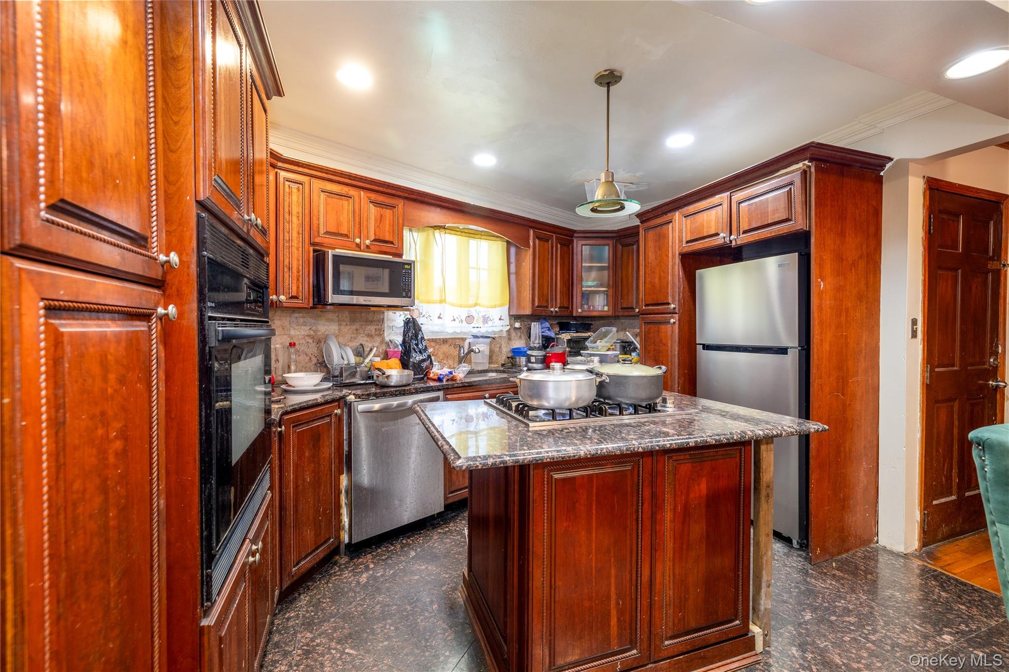 #19 photo, 186-02 Foch Boulevard, Saint Albans , NY 11412