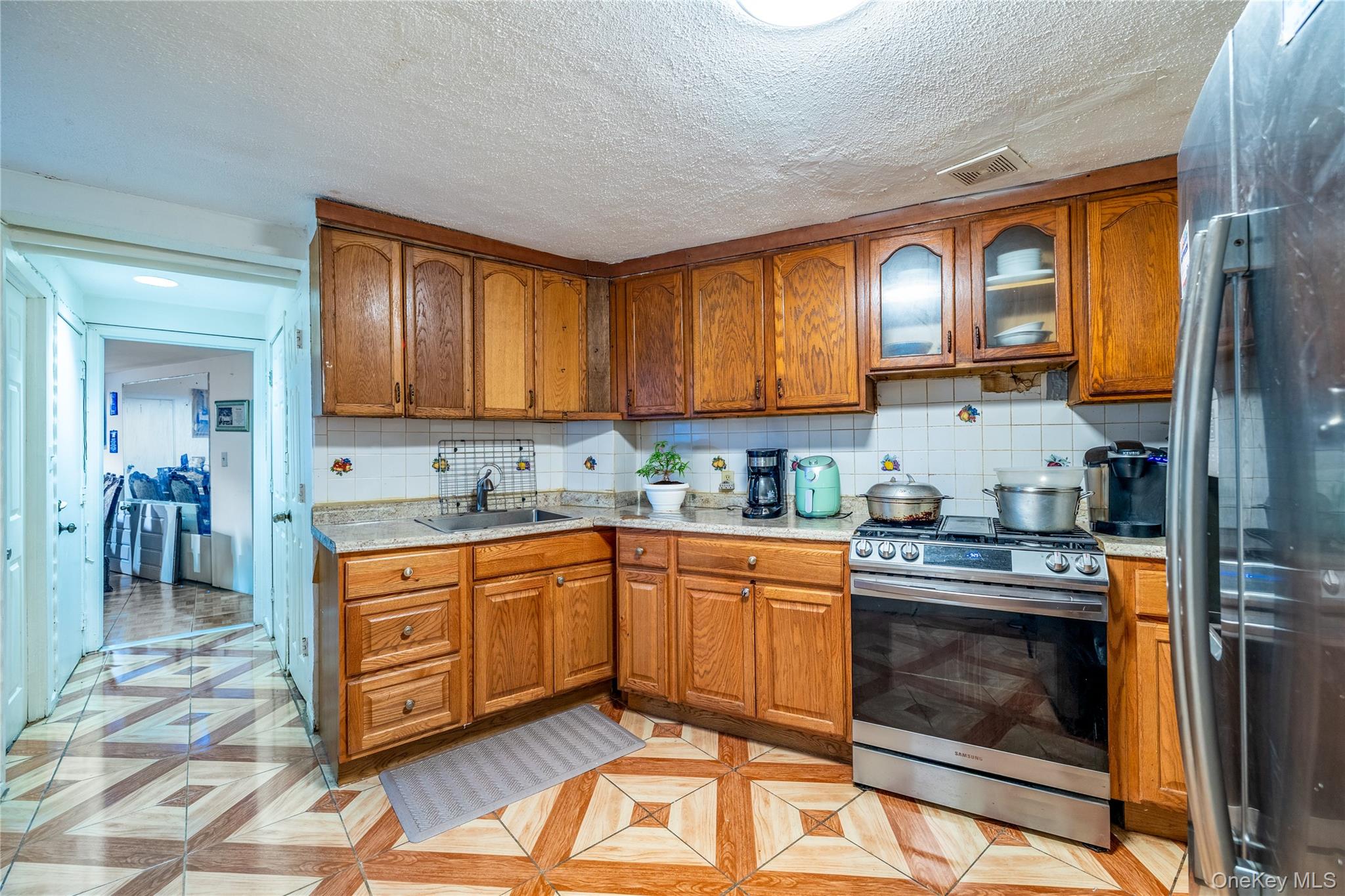 #9 photo, 186-02 Foch Boulevard, Saint Albans , NY 11412