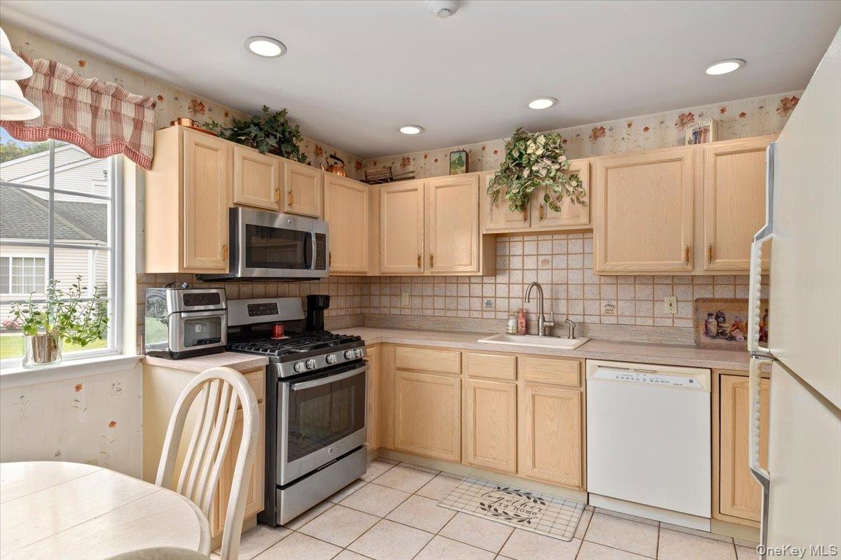 #12 photo, 193 Gothic Circle, サフォーク郡 Manorville , NY 11949