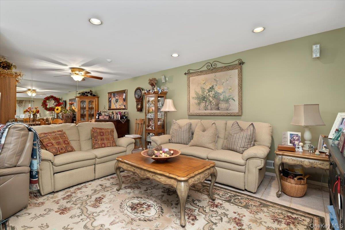 #8 photo, 193 Gothic Circle, サフォーク郡 Manorville , NY 11949