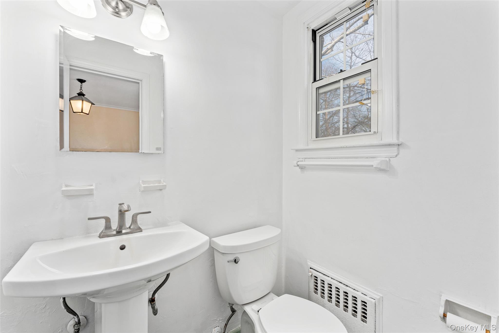 #17 photo, 803 Barberry Lane, Woodsburgh , NY 11598